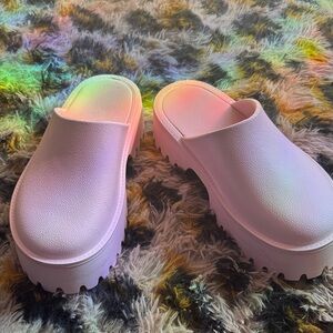 Women’s Chunky Platform Slip-On Clogs in Pink